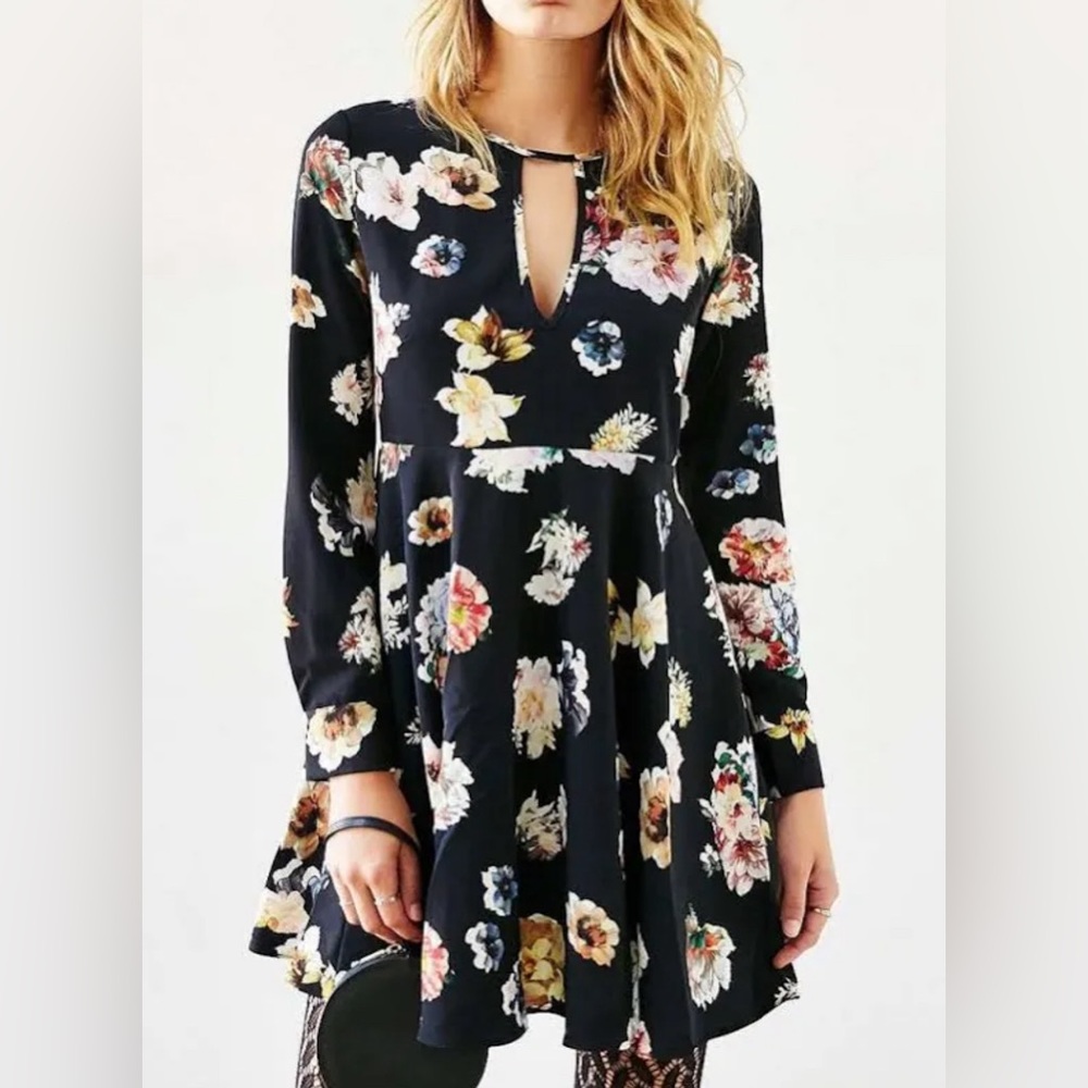 Urban Outfitters, Oh My Love, Flirty Floral Dress, Size Small